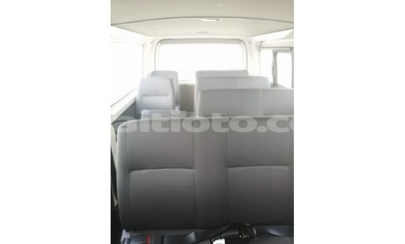 Acheter Import Voiture Toyota Hiace Blanc à Import - Dubai, Artibonite Acheter Import Voiture Toyota Hiace Blanc à Import - Dubai, Artibonite