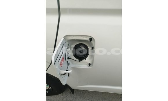 Acheter Import Voiture Toyota Hiace Blanc à Import - Dubai, Artibonite Acheter Import Voiture Toyota Hiace Blanc à Import - Dubai, Artibonite