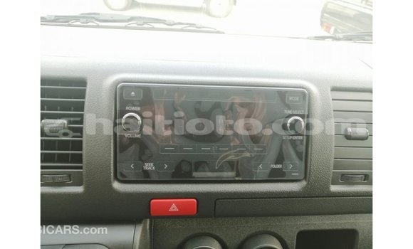 Acheter Import Voiture Toyota Hiace Blanc à Import - Dubai, Artibonite Acheter Import Voiture Toyota Hiace Blanc à Import - Dubai, Artibonite