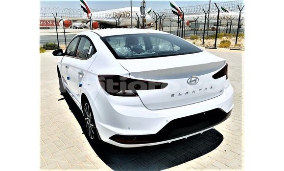 Acheter Import Voiture Hyundai Elantra Blanc à Import - Dubai, Artibonite Acheter Import Voiture Hyundai Elantra Blanc à Import - Dubai, Artibonite