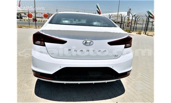 Acheter Import Voiture Hyundai Elantra Blanc à Import - Dubai, Artibonite Acheter Import Voiture Hyundai Elantra Blanc à Import - Dubai, Artibonite