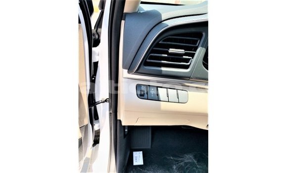 Acheter Import Voiture Hyundai Elantra Blanc à Import - Dubai, Artibonite Acheter Import Voiture Hyundai Elantra Blanc à Import - Dubai, Artibonite