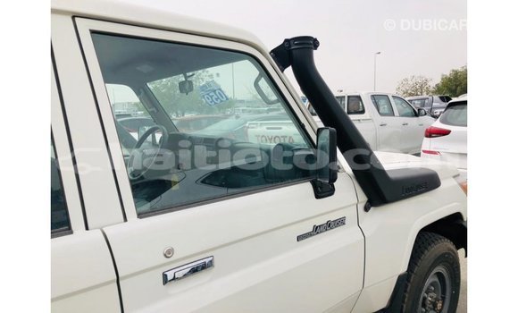 Buy Import Toyota Land Cruiser White Car in Import - Dubai in Artibonite Buy Import Toyota Land Cruiser White Car in Import - Dubai in Artibonite