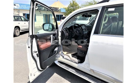 Buy Import Toyota Land Cruiser White Car in Import - Dubai in Artibonite Buy Import Toyota Land Cruiser White Car in Import - Dubai in Artibonite