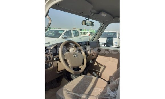 Acheter Import Voiture Toyota Land Cruiser Blanc à Import - Dubai, Artibonite Acheter Import Voiture Toyota Land Cruiser Blanc à Import - Dubai, Artibonite