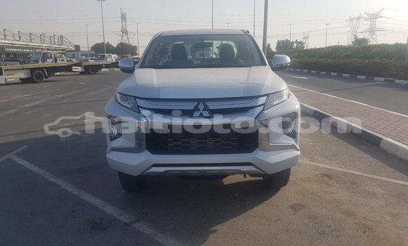 Acheter Import Voiture Mitsubishi L200 Blanc à Import - Dubai, Artibonite