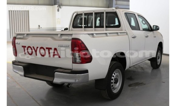 Acheter Import Voiture Toyota Hilux Blanc à Import - Dubai, Artibonite Acheter Import Voiture Toyota Hilux Blanc à Import - Dubai, Artibonite