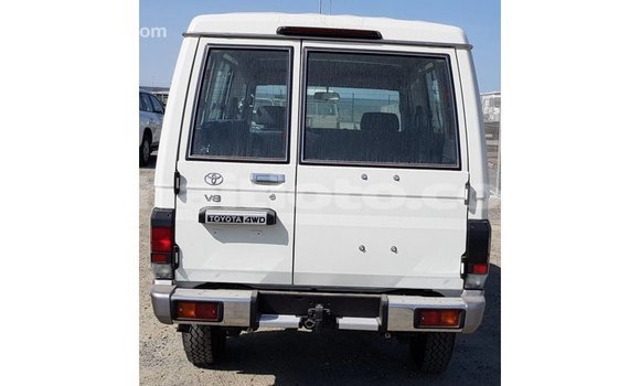 Acheter Import Voiture Toyota Land Cruiser Blanc à Import - Dubai, Artibonite Acheter Import Voiture Toyota Land Cruiser Blanc à Import - Dubai, Artibonite