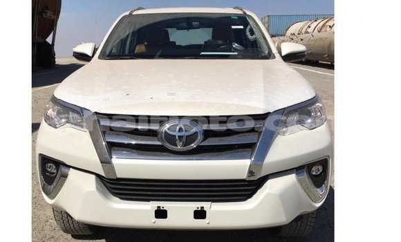 Acheter Import Voiture Toyota Fortuner Blanc à Import - Dubai, Artibonite