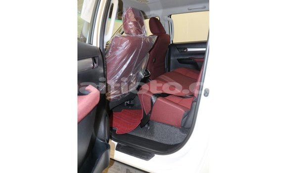 Buy Import Toyota Hilux White Car in Import - Dubai in Artibonite Buy Import Toyota Hilux White Car in Import - Dubai in Artibonite