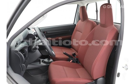 Buy Import Toyota Hilux White Car in Import - Dubai in Artibonite Buy Import Toyota Hilux White Car in Import - Dubai in Artibonite