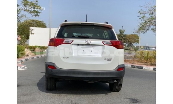 Acheter Import Voiture Toyota 4Runner Blanc à Import - Dubai, Artibonite Acheter Import Voiture Toyota 4Runner Blanc à Import - Dubai, Artibonite