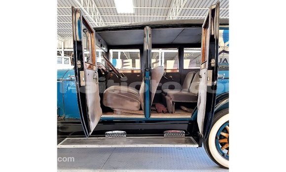 Buy Import Buick Electra Blue Car in Import - Dubai in Artibonite Buy Import Buick Electra Blue Car in Import - Dubai in Artibonite