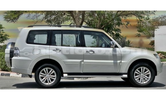 Acheter Import Voiture Mitsubishi Pajero Blanc à Import - Dubai, Artibonite Acheter Import Voiture Mitsubishi Pajero Blanc à Import - Dubai, Artibonite