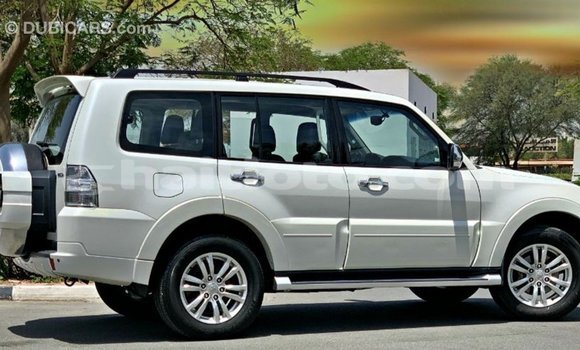 Acheter Import Voiture Mitsubishi Pajero Blanc à Import - Dubai, Artibonite Acheter Import Voiture Mitsubishi Pajero Blanc à Import - Dubai, Artibonite
