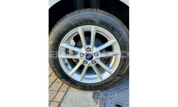 Acheter Import Voiture Ford Focus Blanc à Import - Dubai, Artibonite Acheter Import Voiture Ford Focus Blanc à Import - Dubai, Artibonite