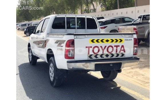 Acheter Import Voiture Toyota Hilux Blanc à Import - Dubai, Artibonite Acheter Import Voiture Toyota Hilux Blanc à Import - Dubai, Artibonite