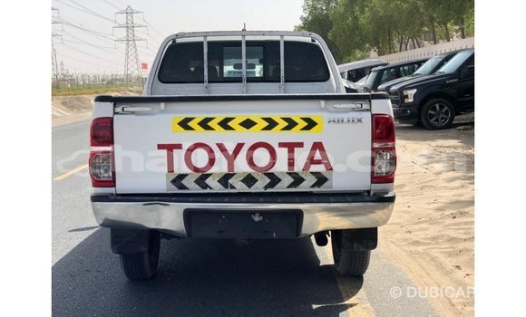 Acheter Import Voiture Toyota Hilux Blanc à Import - Dubai, Artibonite Acheter Import Voiture Toyota Hilux Blanc à Import - Dubai, Artibonite