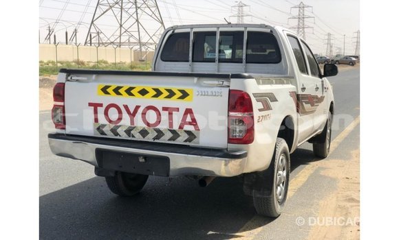 Acheter Import Voiture Toyota Hilux Blanc à Import - Dubai, Artibonite Acheter Import Voiture Toyota Hilux Blanc à Import - Dubai, Artibonite