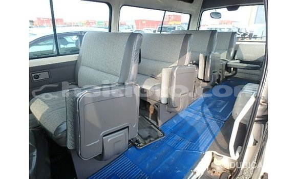 Acheter Import Voiture Nissan Caravan Blanc à Import - Dubai, Artibonite Acheter Import Voiture Nissan Caravan Blanc à Import - Dubai, Artibonite