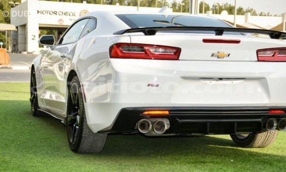 Acheter Import Voiture Chevrolet Camaro Blanc à Import - Dubai, Artibonite Acheter Import Voiture Chevrolet Camaro Blanc à Import - Dubai, Artibonite