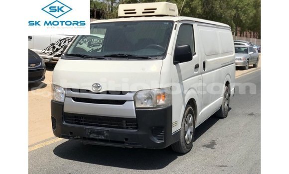 Acheter Import Voiture Toyota Hiace Blanc à Import - Dubai, Artibonite