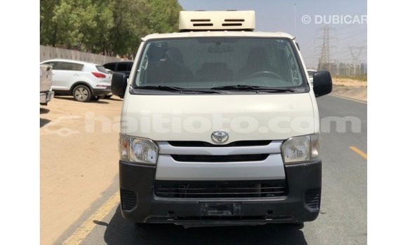 Acheter Import Voiture Toyota Hiace Blanc à Import - Dubai, Artibonite Acheter Import Voiture Toyota Hiace Blanc à Import - Dubai, Artibonite
