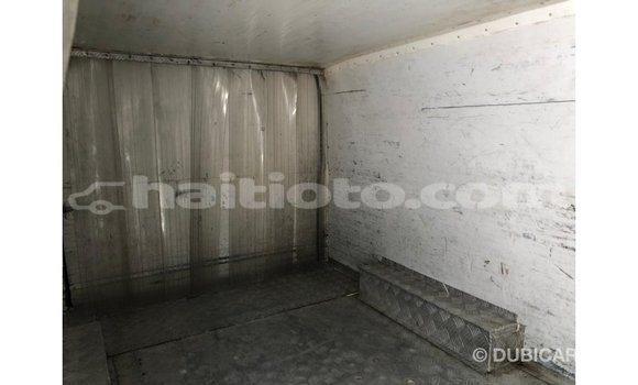 Acheter Import Voiture Toyota Hiace Blanc à Import - Dubai, Artibonite Acheter Import Voiture Toyota Hiace Blanc à Import - Dubai, Artibonite