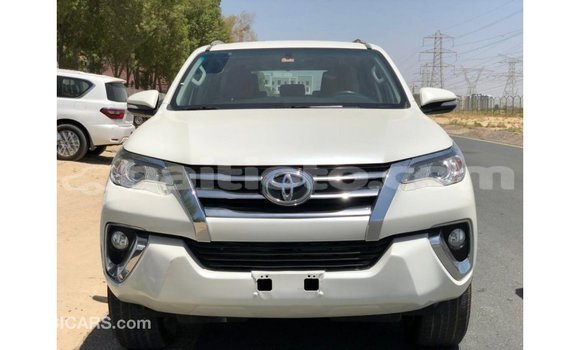Acheter Import Voiture Toyota Fortuner Blanc à Import - Dubai, Artibonite Acheter Import Voiture Toyota Fortuner Blanc à Import - Dubai, Artibonite