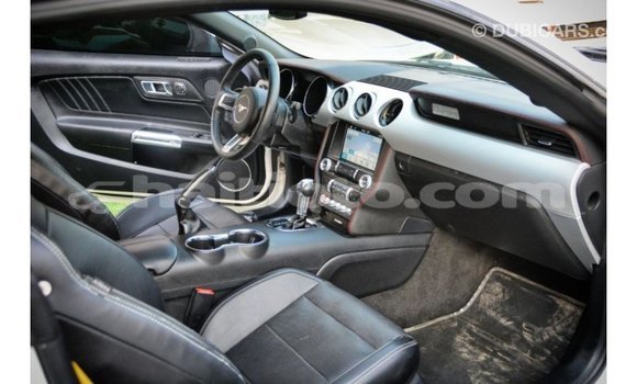 Acheter Import Voiture Ford Mustang Blanc à Import - Dubai, Artibonite Acheter Import Voiture Ford Mustang Blanc à Import - Dubai, Artibonite
