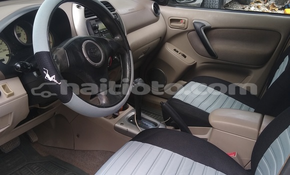 Acheter Occasion Voiture Toyota RAV4 Blanc à Les Cayes, Sud Acheter Occasion Voiture Toyota RAV4 Blanc à Les Cayes, Sud