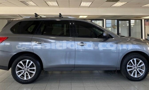 Buy Import Nissan Pathfinder Silver Car in Petionville in Ouest Buy Import Nissan Pathfinder Silver Car in Petionville in Ouest