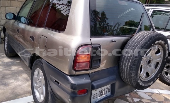 Acheter Occasion Voiture Toyota RAV4 Beige à Port-au-Prince, Ouest Acheter Occasion Voiture Toyota RAV4 Beige à Port-au-Prince, Ouest