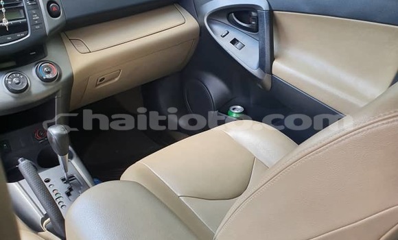 Acheter Occasion Voiture Toyota RAV4 Bleu à Petionville, Ouest Acheter Occasion Voiture Toyota RAV4 Bleu à Petionville, Ouest