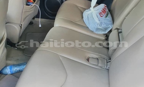 Acheter Occasion Voiture Toyota RAV4 Bleu à Petionville, Ouest Acheter Occasion Voiture Toyota RAV4 Bleu à Petionville, Ouest