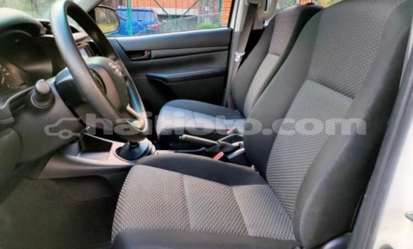 Acheter Occasion Voiture Toyota Hilux Blanc à Dame Marie, Grand'Anse Acheter Occasion Voiture Toyota Hilux Blanc à Dame Marie, Grand'Anse