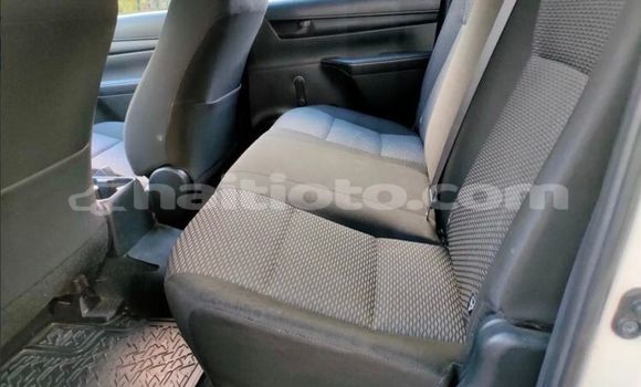 Acheter Occasion Voiture Toyota Hilux Blanc à Dame Marie, Grand'Anse Acheter Occasion Voiture Toyota Hilux Blanc à Dame Marie, Grand'Anse