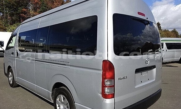 Buy Used Toyota Hiace Silver Car in Cap-Haitien in Nord Buy Used Toyota Hiace Silver Car in Cap-Haitien in Nord