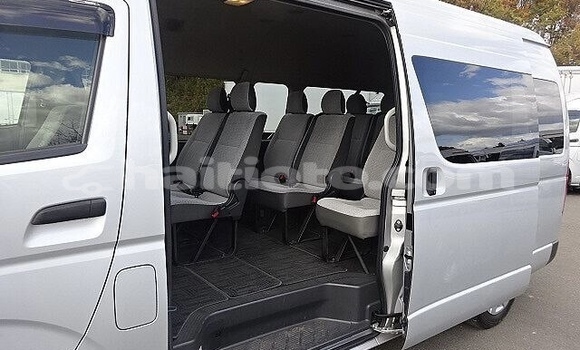 Buy Used Toyota Hiace Silver Car in Cap-Haitien in Nord Buy Used Toyota Hiace Silver Car in Cap-Haitien in Nord