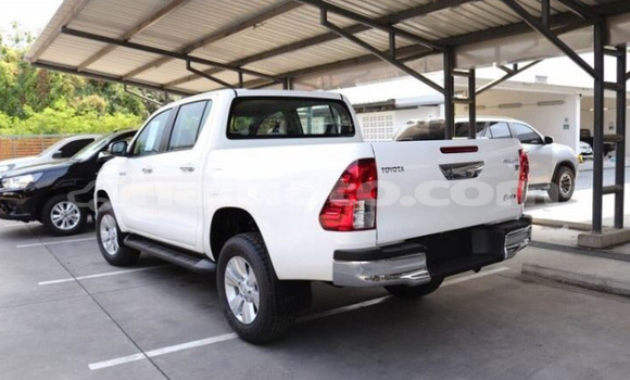Acheter Occasion Voiture Toyota Hiluxe Revo Blanc à Saint-Marc, Artibonite Acheter Occasion Voiture Toyota Hiluxe Revo Blanc à Saint-Marc, Artibonite