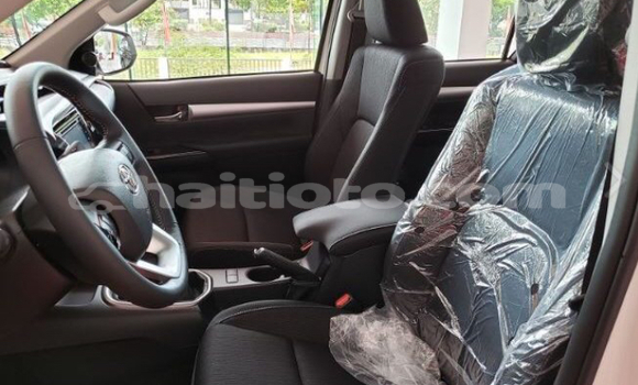 Acheter Occasion Voiture Toyota Hiluxe Revo Blanc à Saint-Marc, Artibonite Acheter Occasion Voiture Toyota Hiluxe Revo Blanc à Saint-Marc, Artibonite