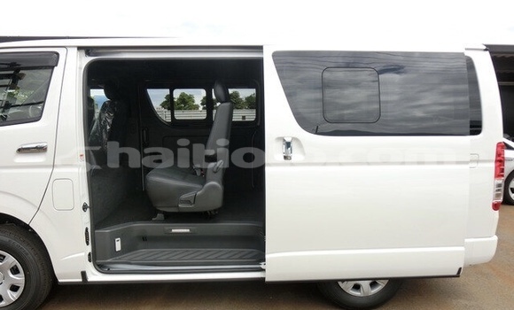 Buy Used Toyota Hiace White Car in Port-au-Prince in Ouest Buy Used Toyota Hiace White Car in Port-au-Prince in Ouest