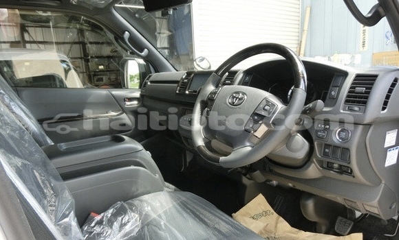 Buy Used Toyota Hiace White Car in Port-au-Prince in Ouest Buy Used Toyota Hiace White Car in Port-au-Prince in Ouest