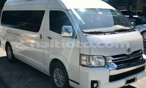 Buy Used Toyota Hiace White Car in Port-au-Prince in Ouest Buy Used Toyota Hiace White Car in Port-au-Prince in Ouest