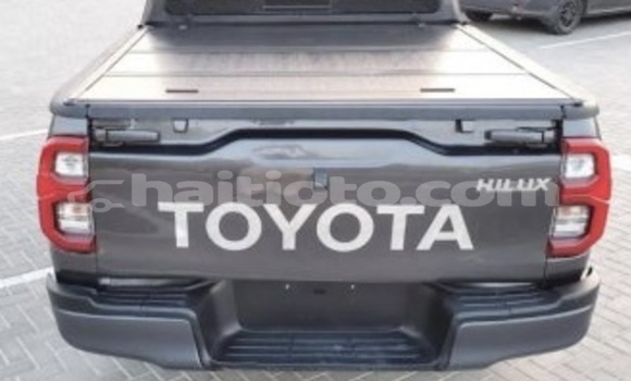 Buy Used Toyota Hilux Black Car in Port-de-Paix in Nord-Ouest Buy Used Toyota Hilux Black Car in Port-de-Paix in Nord-Ouest