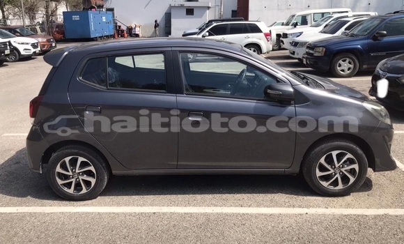 Acheter Neuf Voiture Toyota Aqua Gris à Port-au-Prince, Ouest Acheter Neuf Voiture Toyota Aqua Gris à Port-au-Prince, Ouest