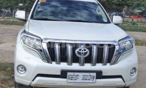 Acheter Occasion Voiture Toyota Land Cruiser Prado Blanc à Saint-Louis-du-Nord, Nord-Ouest Acheter Occasion Voiture Toyota Land Cruiser Prado Blanc à Saint-Louis-du-Nord, Nord-Ouest