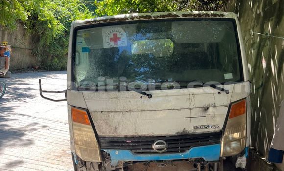 Acheter Occasion Utilitaire Nissan UD Blanc à Port-au-Prince, Ouest