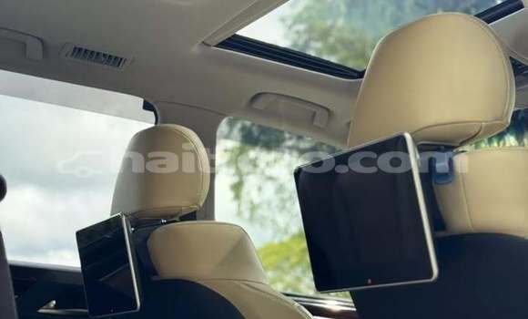 Buy Used Lexus LX 570 White Car in Carrefour in Ouest Buy Used Lexus LX 570 White Car in Carrefour in Ouest