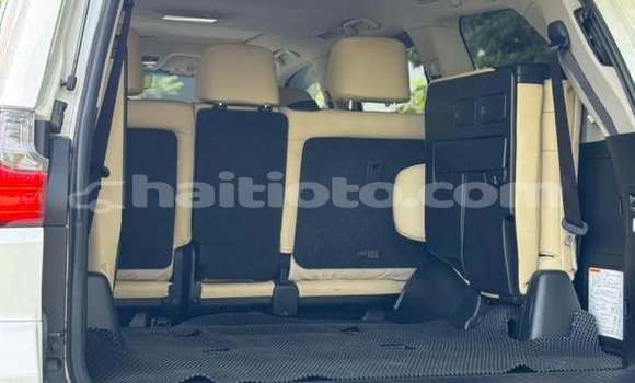 Buy Used Lexus LX 570 White Car in Carrefour in Ouest Buy Used Lexus LX 570 White Car in Carrefour in Ouest
